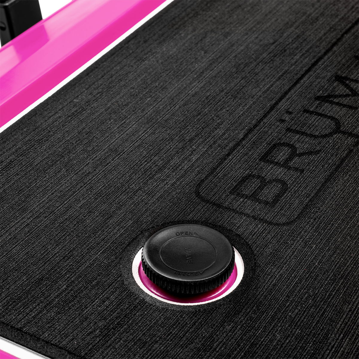 Brutank 35 quart rolling cooler vivid magenta - US 00939